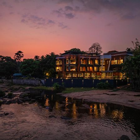 Sterling Athirappilly Hotel Kallana Exterior foto