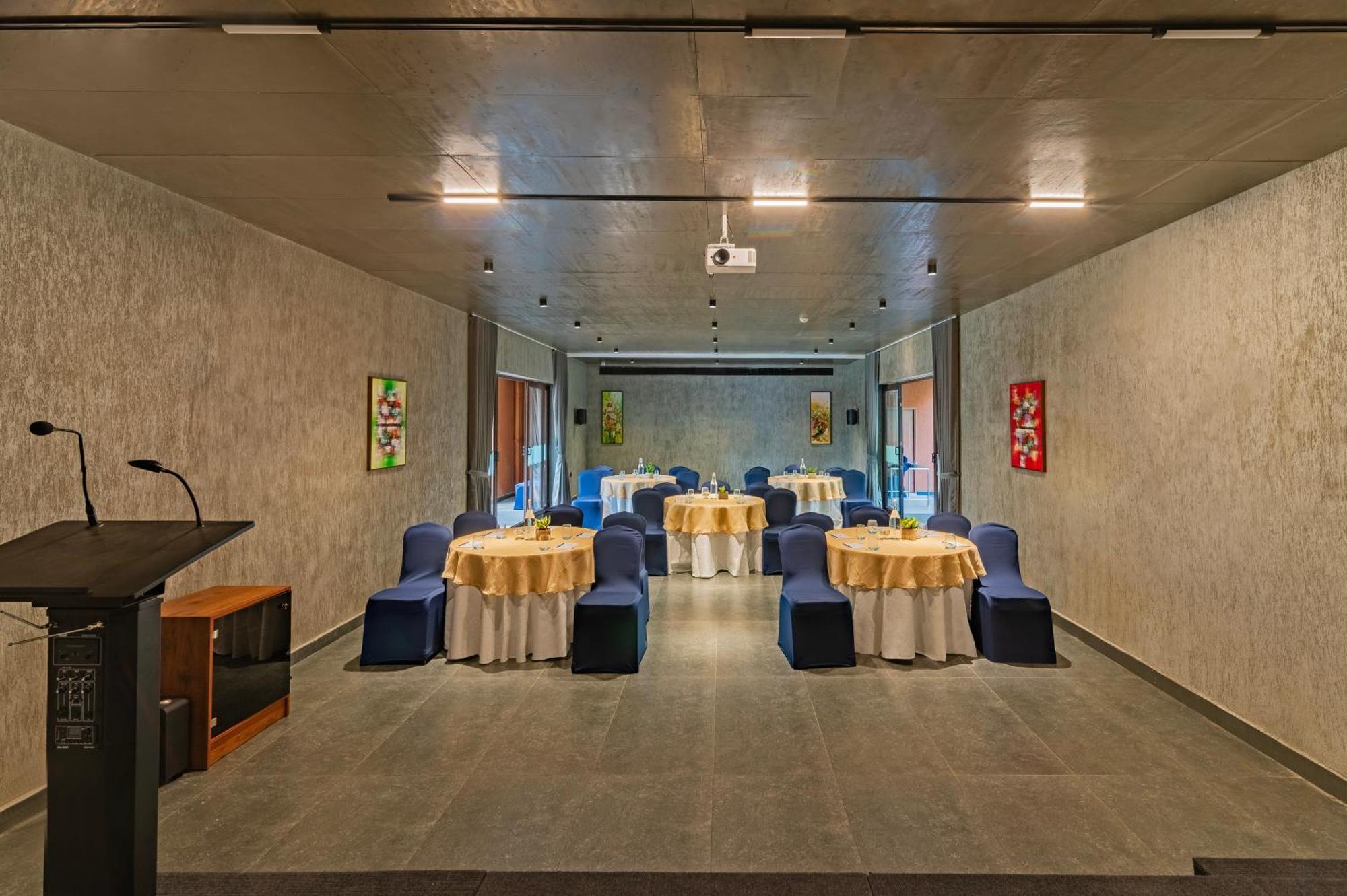 Sterling Athirappilly Hotel Kallana Exterior foto