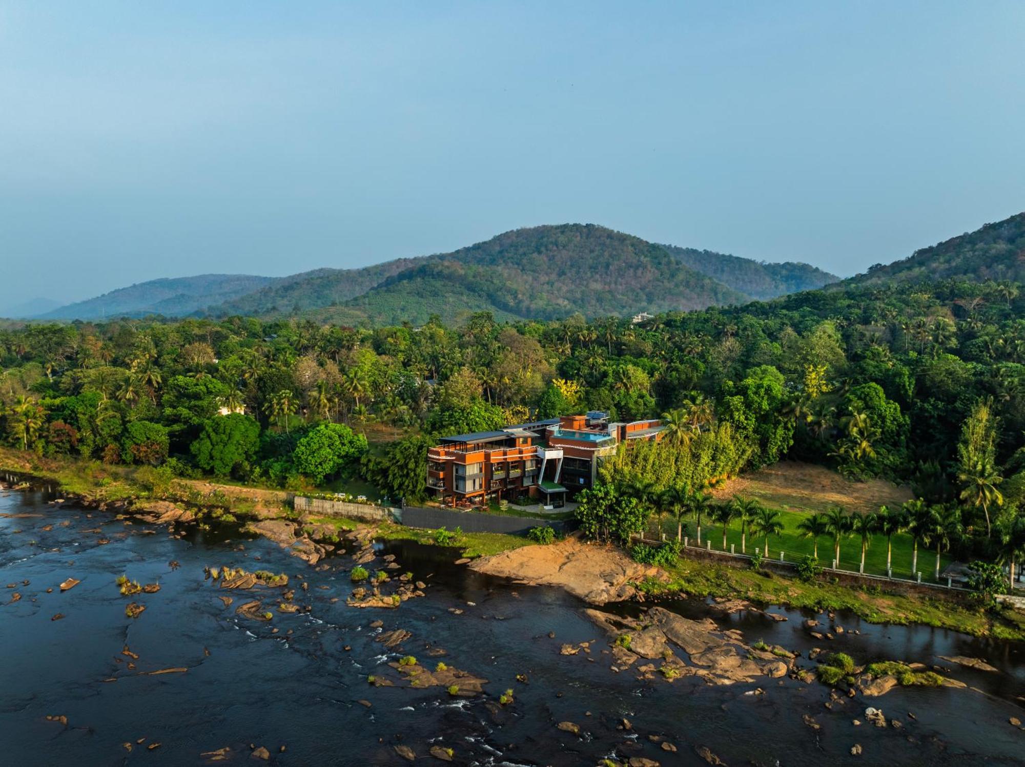 Sterling Athirappilly Hotel Kallana Exterior foto