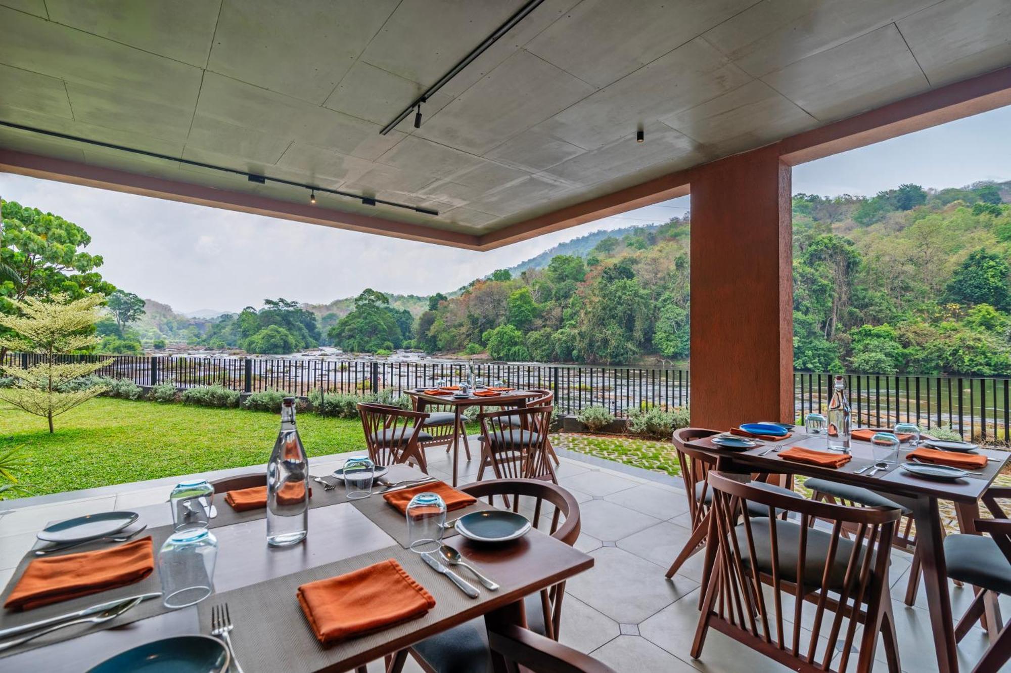 Sterling Athirappilly Hotel Kallana Exterior foto