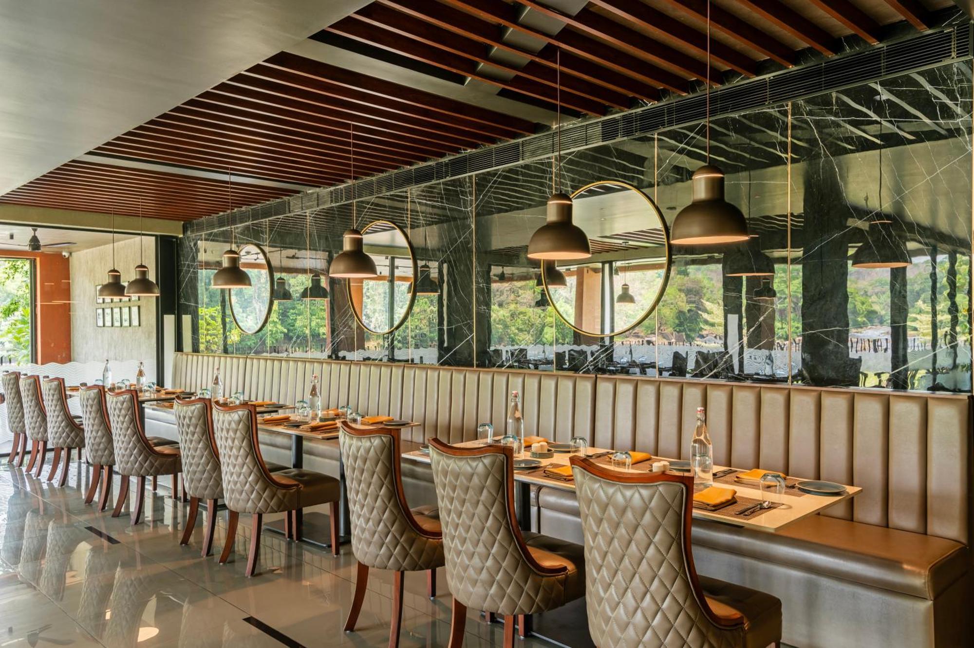 Sterling Athirappilly Hotel Kallana Exterior foto
