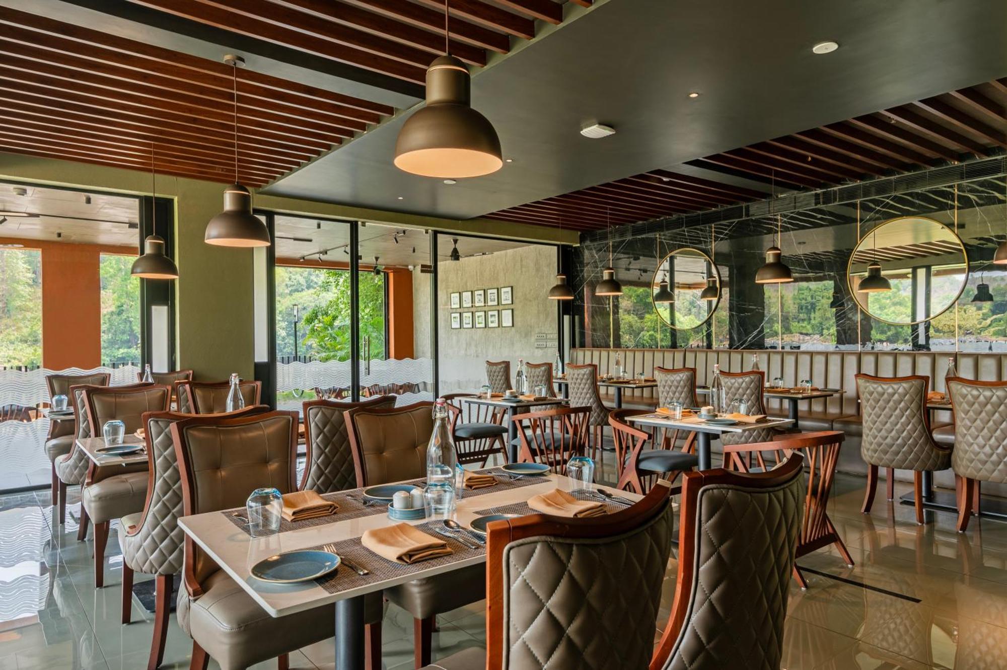 Sterling Athirappilly Hotel Kallana Exterior foto