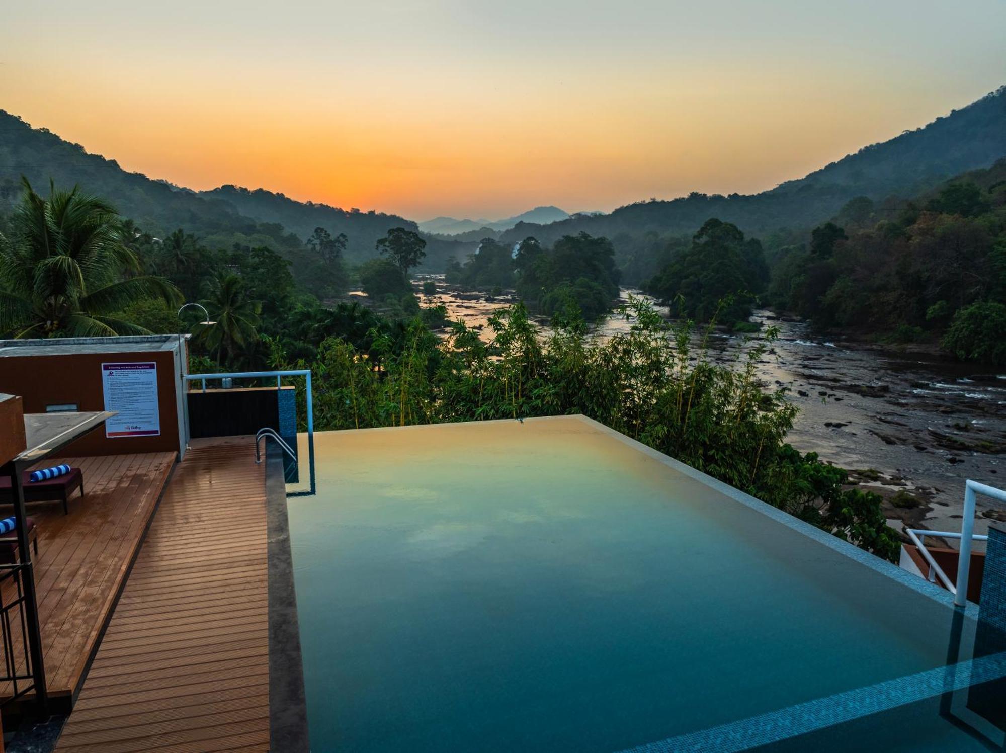 Sterling Athirappilly Hotel Kallana Exterior foto